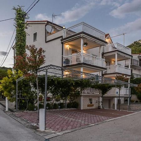Apartments Luka - Trogir, Marina 150M From The Beach 外观 照片
