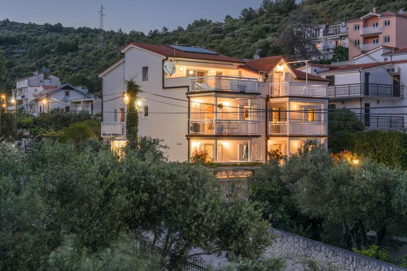 Apartments Luka - Trogir, Marina 150M From The Beach 外观 照片