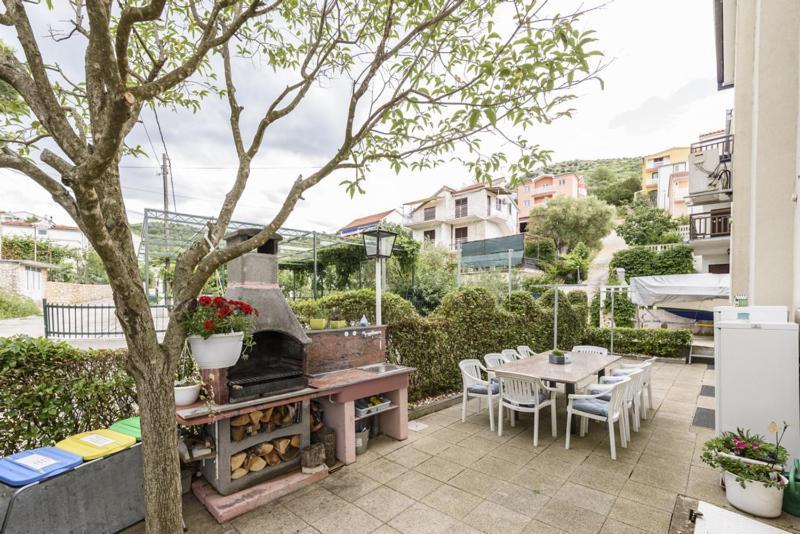 Apartments Luka - Trogir, Marina 150M From The Beach 外观 照片
