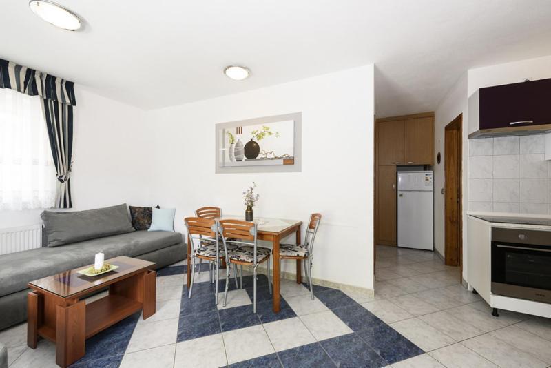 Apartments Luka - Trogir, Marina 150M From The Beach 外观 照片