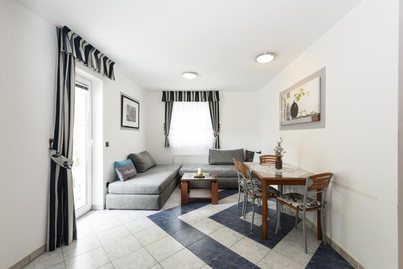 Apartments Luka - Trogir, Marina 150M From The Beach 外观 照片