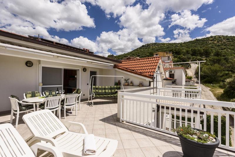 Apartments Luka - Trogir, Marina 150M From The Beach 外观 照片